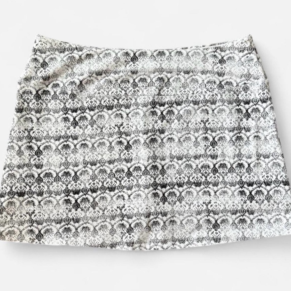 Suave White and Black Skort - Picture 5 of 6